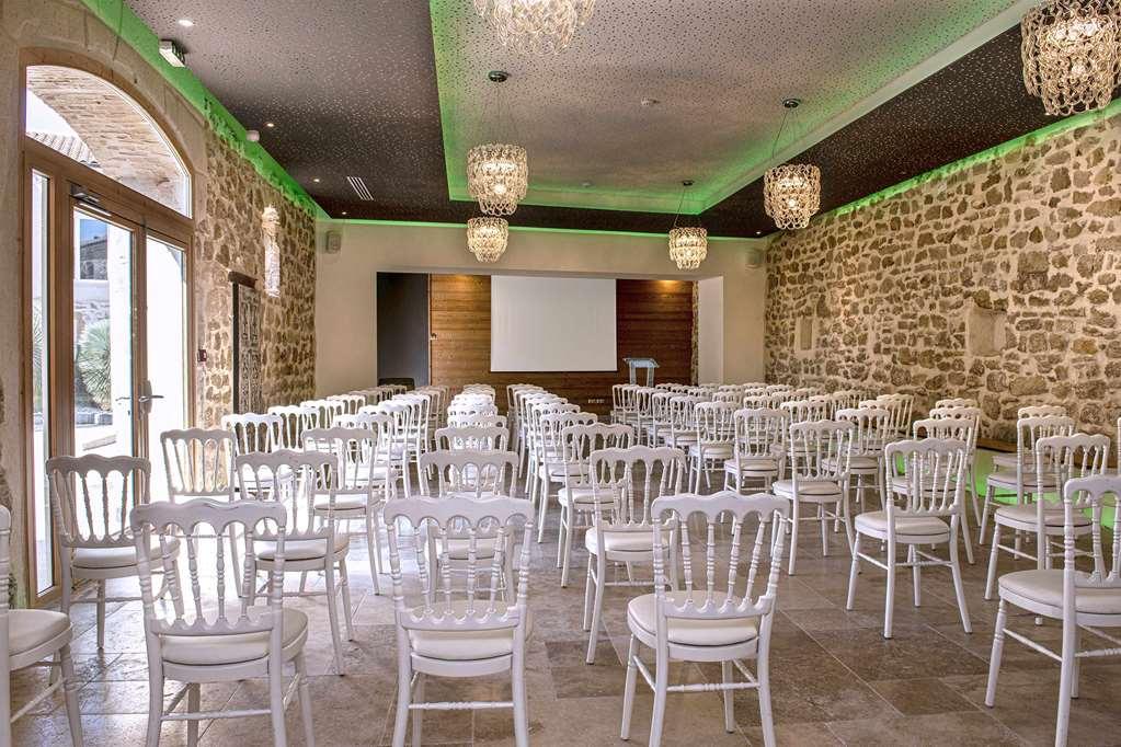 Chateau De Massillan Uchaux Einrichtungen foto